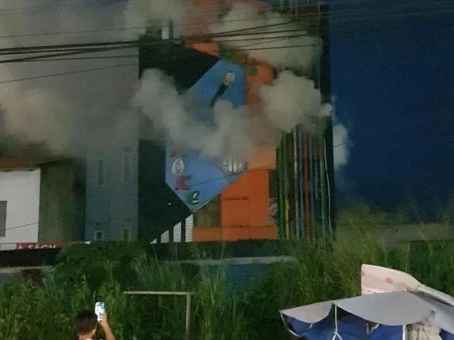 Cháy lớn tại quán karaoke ở Đồng Nai