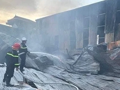 Cháy xưởng chăn ga gối đệm ở Thanh Oai Hà Nội khiến 3 mẹ con tử vong.