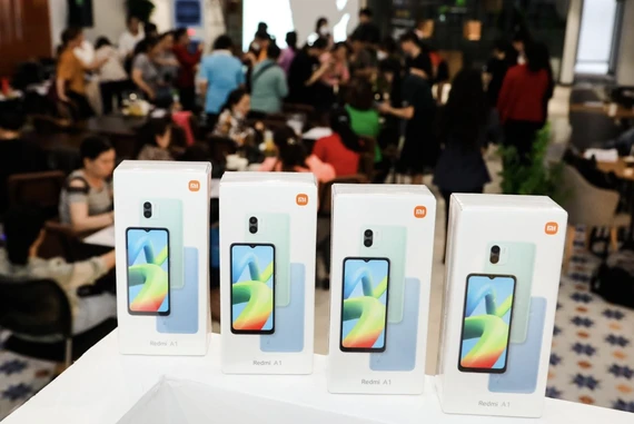 Xiaomi Việt Nam tặng người bán hàng online 100 điện thoại smartphone